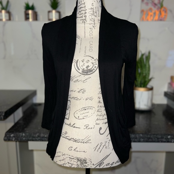 Black lightweight cover-up with open lace back and side pockets - Picture 1 of 4